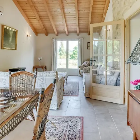 Dom wakacyjny Serene Holiday In Lacapelle-biron With Terrace *