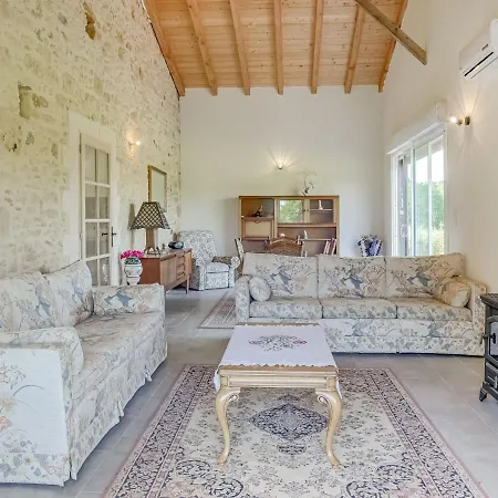 Serene Holiday In Lacapelle-biron With Terrace * Lacapelle-Biron