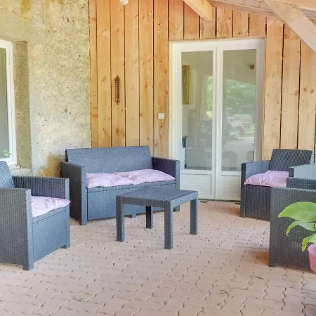 Serene Holiday In Lacapelle-biron With Terrace Dom wakacyjny *