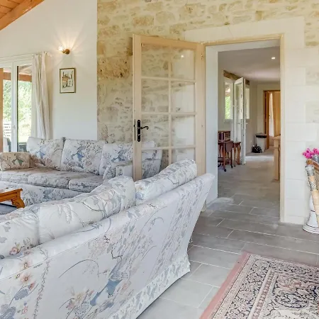 Dom wakacyjny Serene Holiday In Lacapelle-biron With Terrace